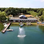 7 Person House With Garden, Firepit, Optional Whirlpool, Hammock, Child Friendly, Slide, Swimming Lake And Great Coffee بيت للعطل Ewijk