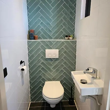 7 Person House With Garden, Firepit, Swimming Lake, Hammock, Child Friendly, In- And Outside Playground, Slide, And Great Coffee * Ewijk