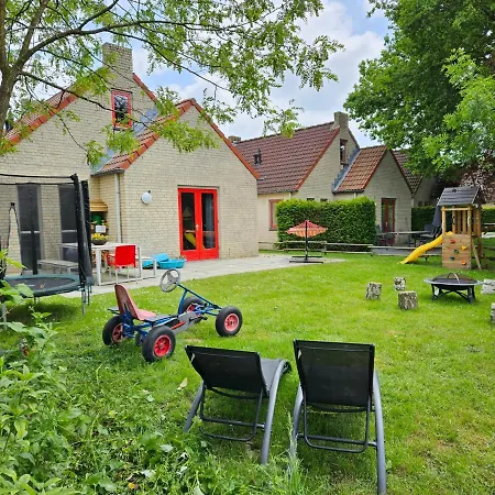 別荘 7 Person House With Garden, Firepit, Swimming Lake, Hammock, Child Friendly, In- And Outside Playground, Slide, And Great Coffee *