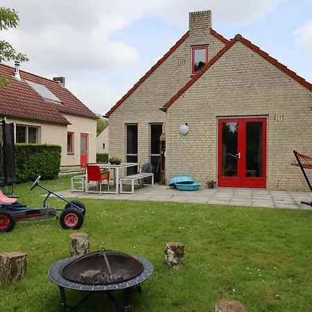 בית נופש 7 Person House With Garden, Firepit, Swimming Lake, Hammock, Child Friendly, In- And Outside Playground, Slide, And Great Coffee *