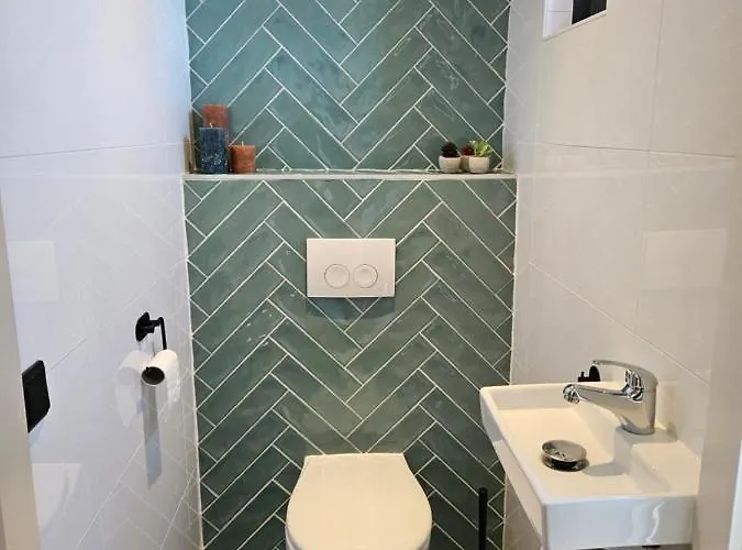 7 Person House With Garden, Firepit, Swimming Lake, Hammock, Child Friendly, In- And Outside Playground, Slide, And Great Coffee * Ewijk