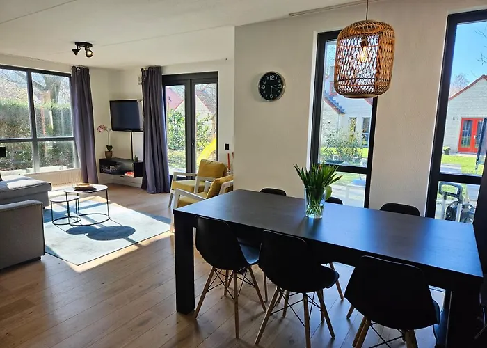 7 Person House With Garden, Firepit, Swimming Lake, Hammock, Child Friendly, In- And Outside Playground, Slide, And Great Coffee בית נופש