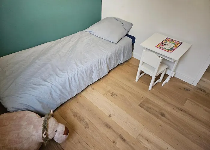 בית נופש 7 Person House With Garden, Firepit, Swimming Lake, Hammock, Child Friendly, In- And Outside Playground, Slide, And Great Coffee *