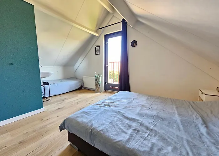 7 Person House With Garden, Firepit, Swimming Lake, Hammock, Child Friendly, In- And Outside Playground, Slide, And Great Coffee בית נופש