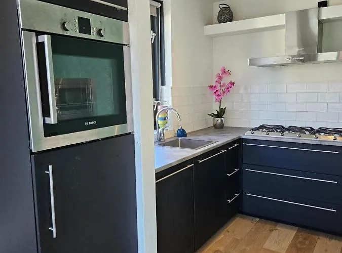 7 Person House With Garden, Firepit, Swimming Lake, Hammock, Child Friendly, In- And Outside Playground, Slide, And Great Coffee בית נופש