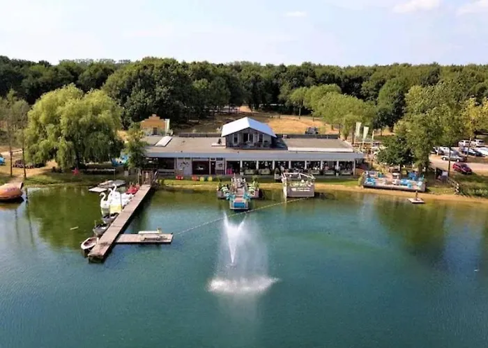 7 Person House With Garden, Firepit, Swimming Lake, Hammock, Child Friendly, In- And Outside Playground, Slide, And Great Coffee בית נופש Ewijk