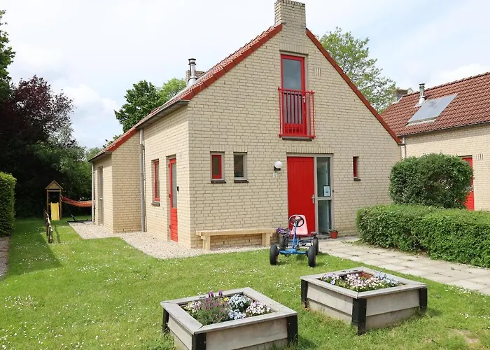 7 Person House With Garden, Firepit, Swimming Lake, Hammock, Child Friendly, In- And Outside Playground, Slide, And Great Coffee בית נופש