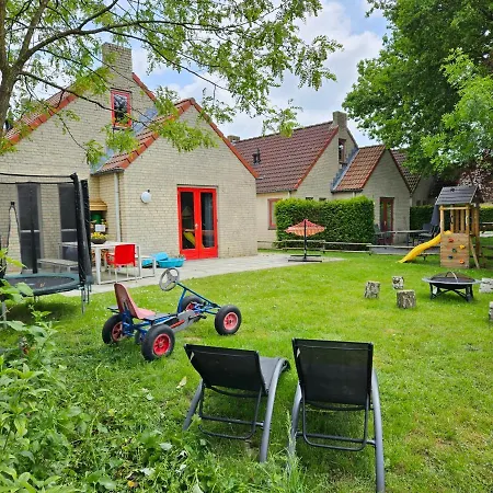 Holiday home Serene Family Retreat: Garden Oasis With And Playgrounds *